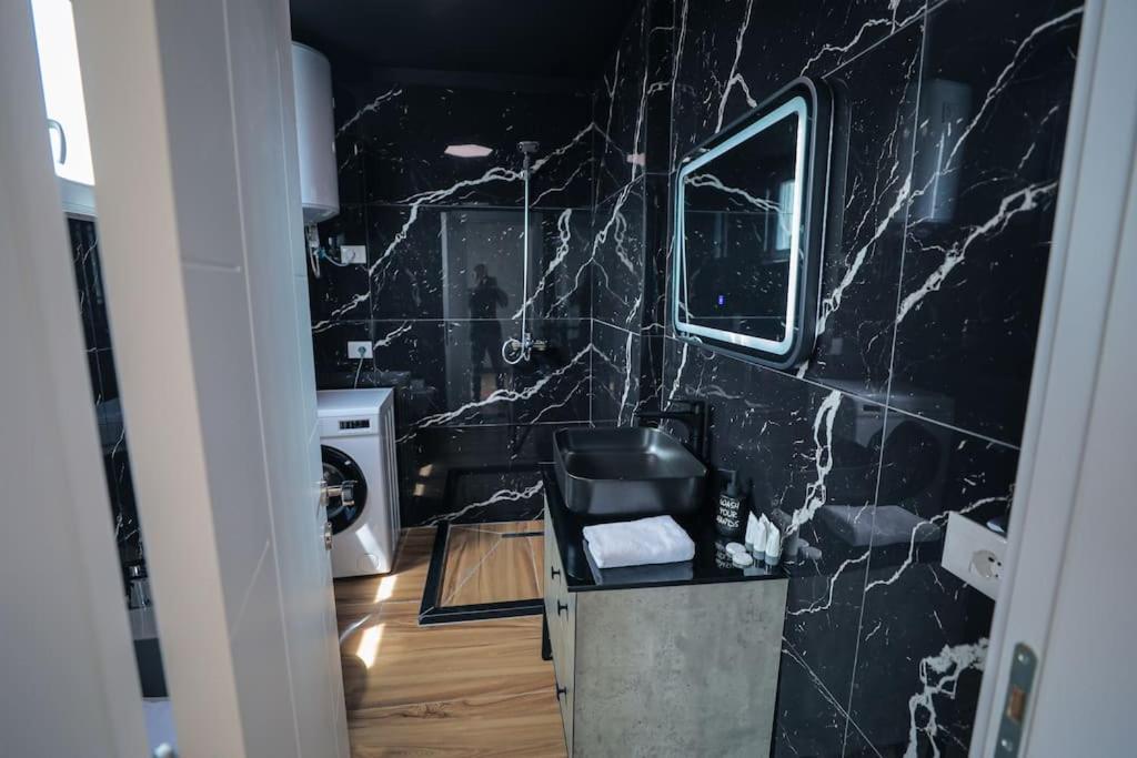 Miku Apartment-Upscale 2Bdr Apartment With A Spectacular View Tirana Exterior photo