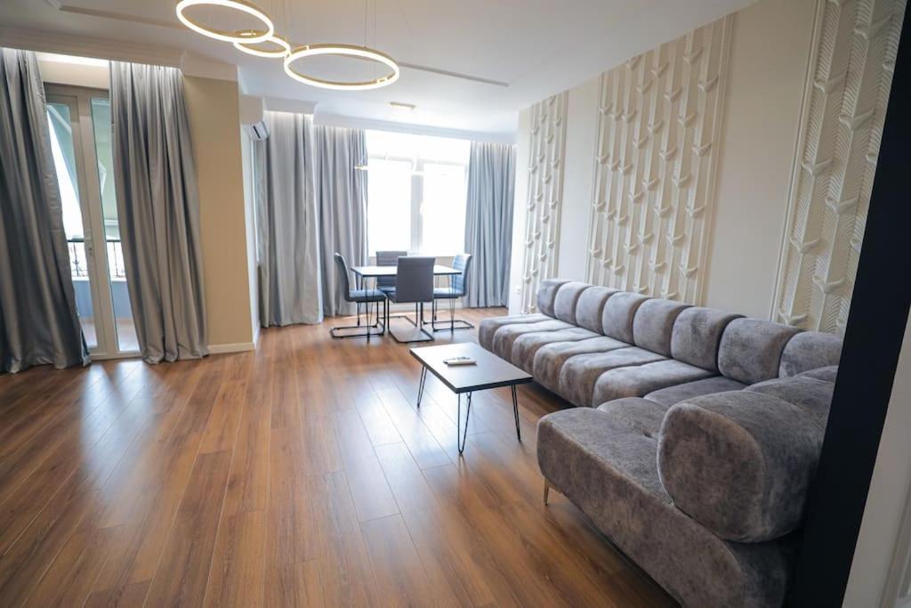 Miku Apartment-Upscale 2Bdr Apartment With A Spectacular View Tirana Exterior photo