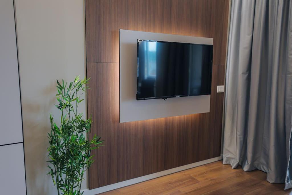 Miku Apartment-Upscale 2Bdr Apartment With A Spectacular View Tirana Exterior photo